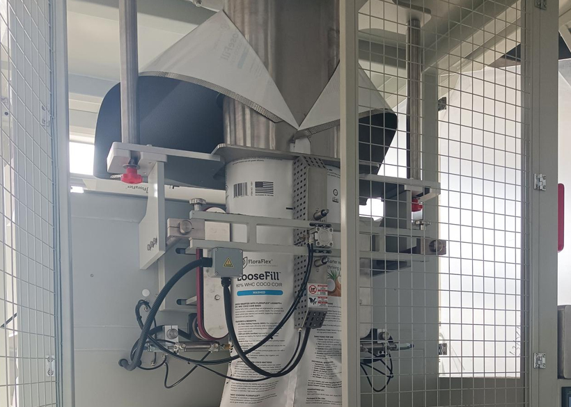 【信遠基質(zhì)類客戶案例】信遠科技有機基質(zhì)包裝機設備遠銷美國
